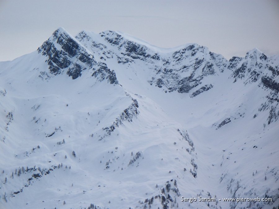 07 Tonale SpondonePietra Quadra con sotto la Valle Scura.JPG - 07 Tonale Spondone Pietra Quadra con sotto la Valle Scura